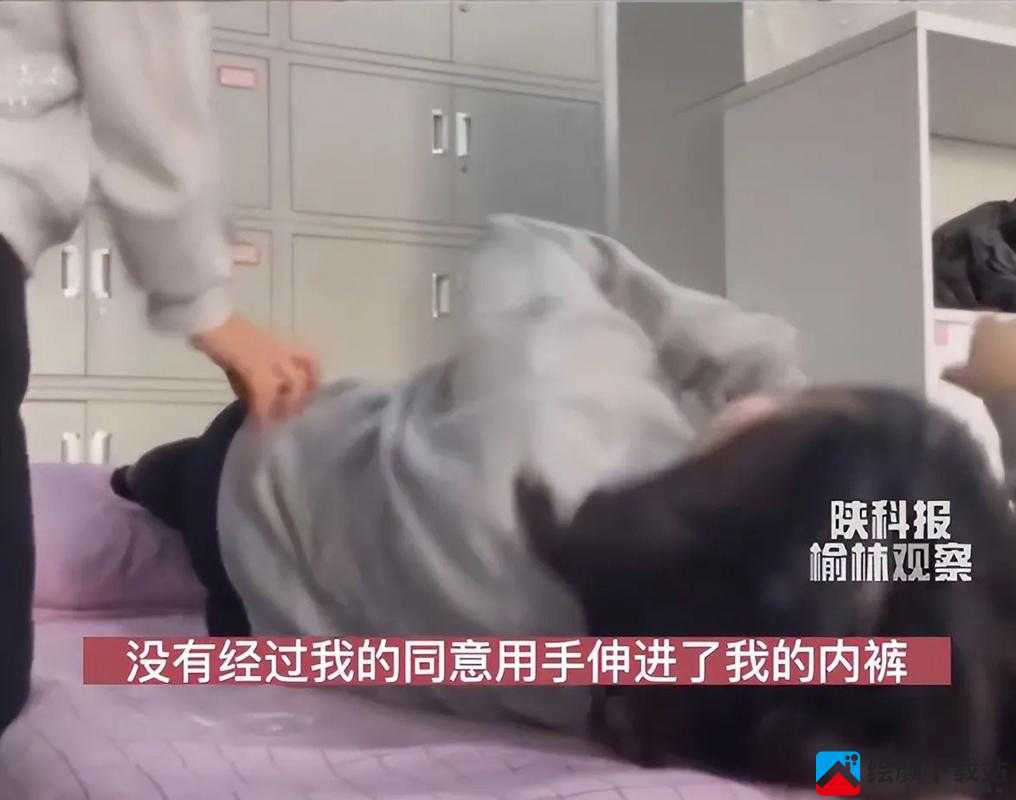 他把手探进我的衣服下摆：后续如何发展